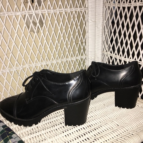 Black Oxford Heels - Picture 3 of 5